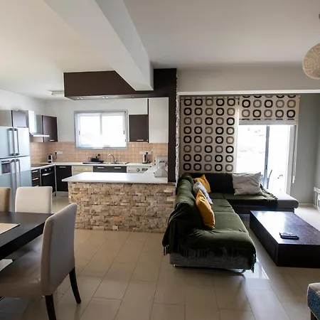 Glabur - The Executive 2 Bdr - City, Free Parking & Wifi, Welcomes You!!! Apartment