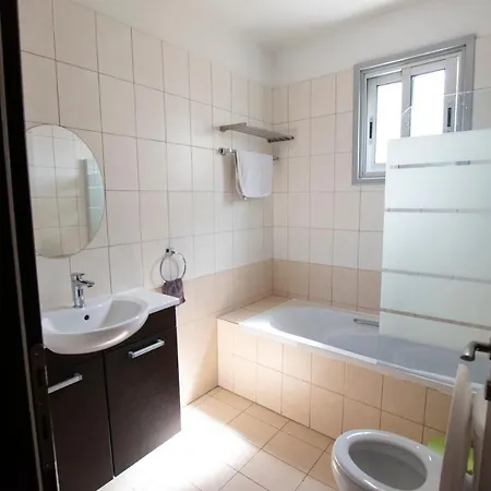 Glabur - The Executive 2 Bdr - City, Free Parking & Wifi, Welcomes You!!!