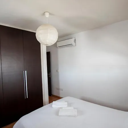 Glabur - The Executive 2 Bdr - City, Free Parking & Wifi, Welcomes You!!! Apartment