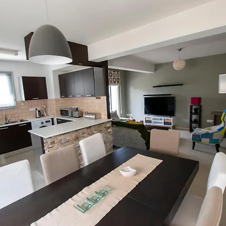 Glabur - The Executive 2 Bdr - City, Free Parking & Wifi, Welcomes You!!! Nikosia